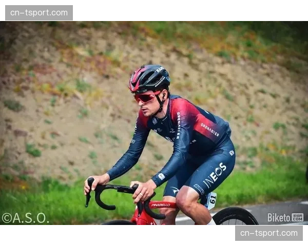 瓦隆之箭:在于伊老墙,多名车手因观众拥挤而被迫下车推行